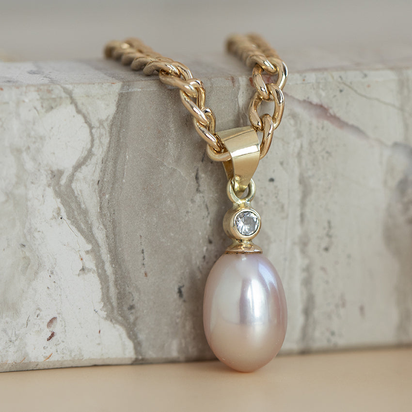 Gouden hanger met parel en zirkonia 14 karaat