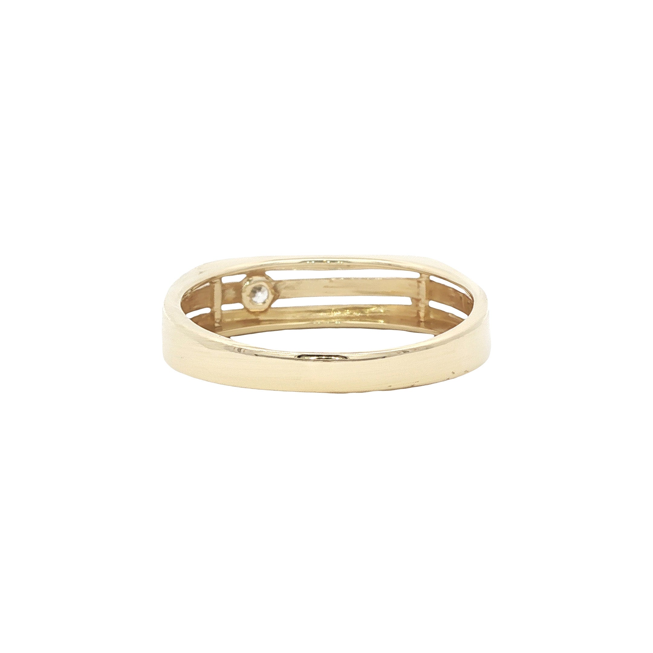 Men's 14 karat gold ring with zirconia.