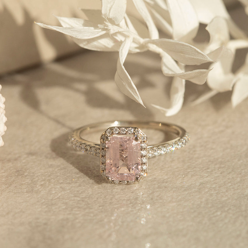 Witgouden ring met toermalijn en diamant 14 karaat