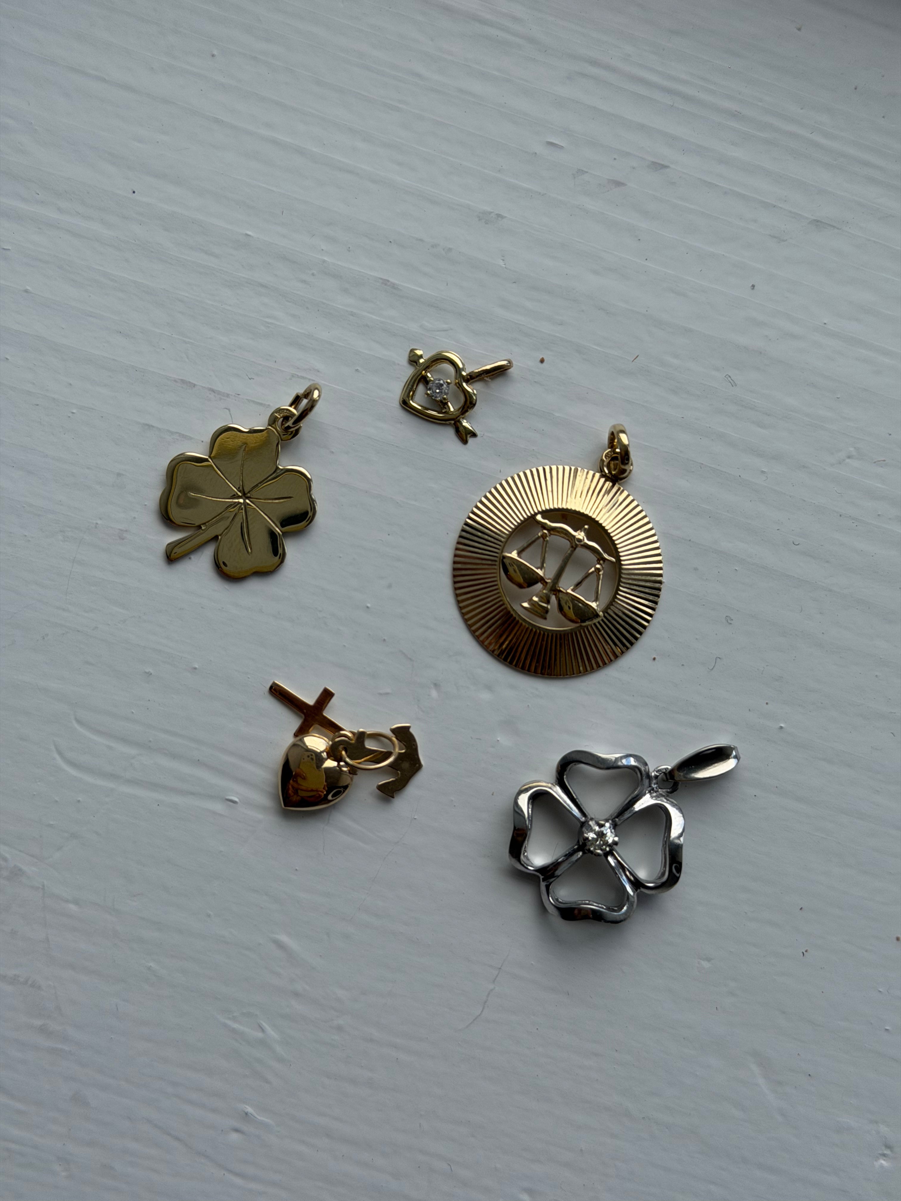 Gouden sterrenbeeld hanger weegschaal 14 karaat
