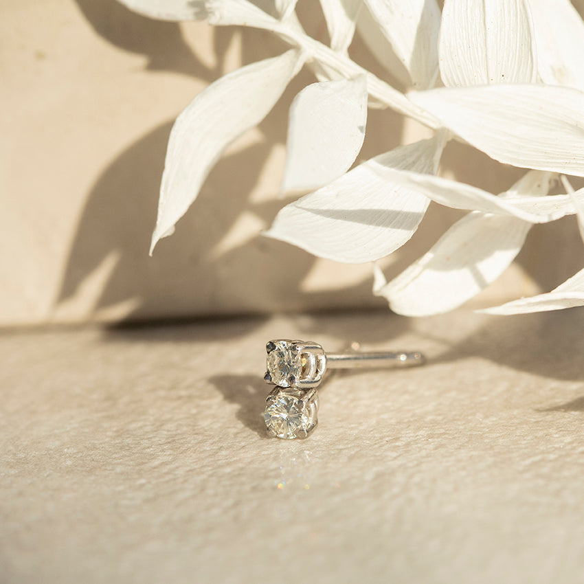White gold solitaire diamond stud earrings, 14 karat*new