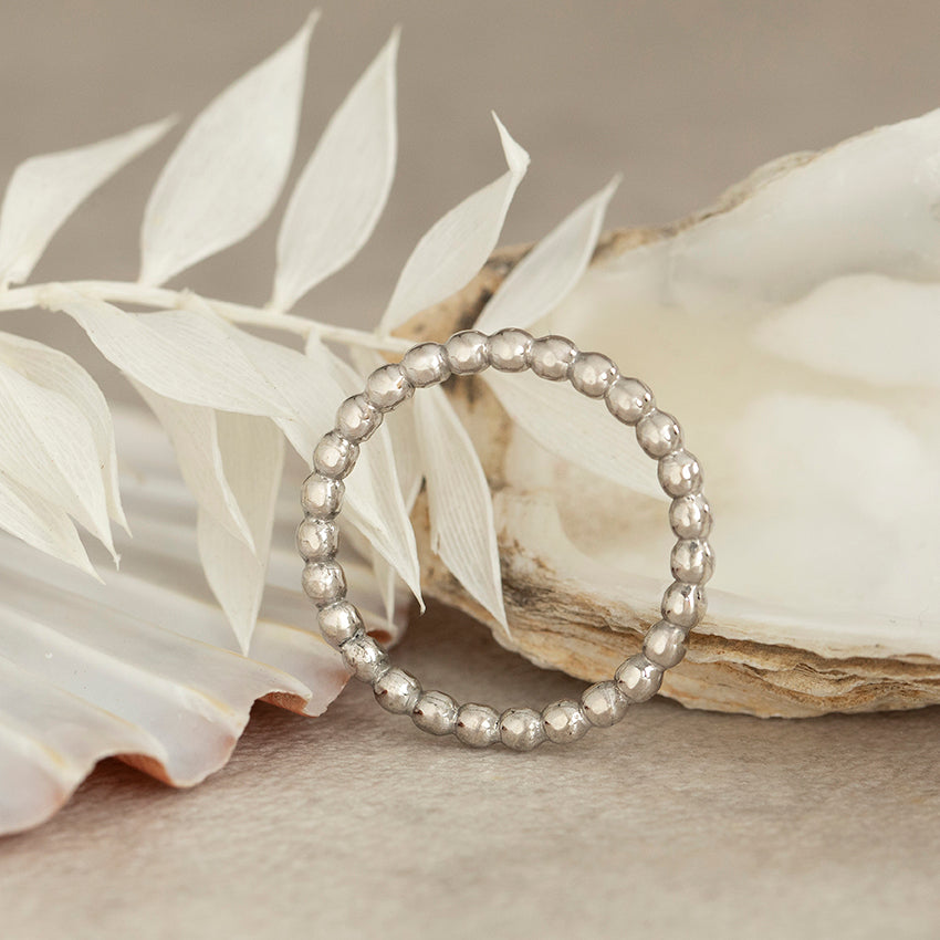 Witgouden bolletjes ring 14 karaat