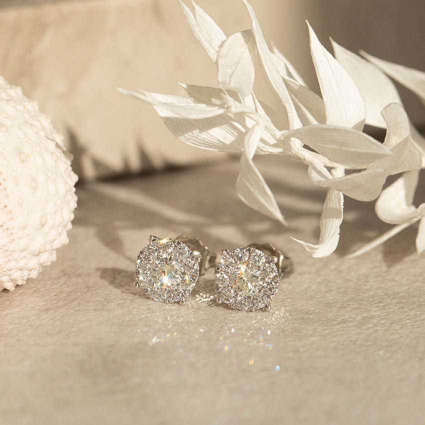 Witgouden oorstekers met diamant 14 karaat