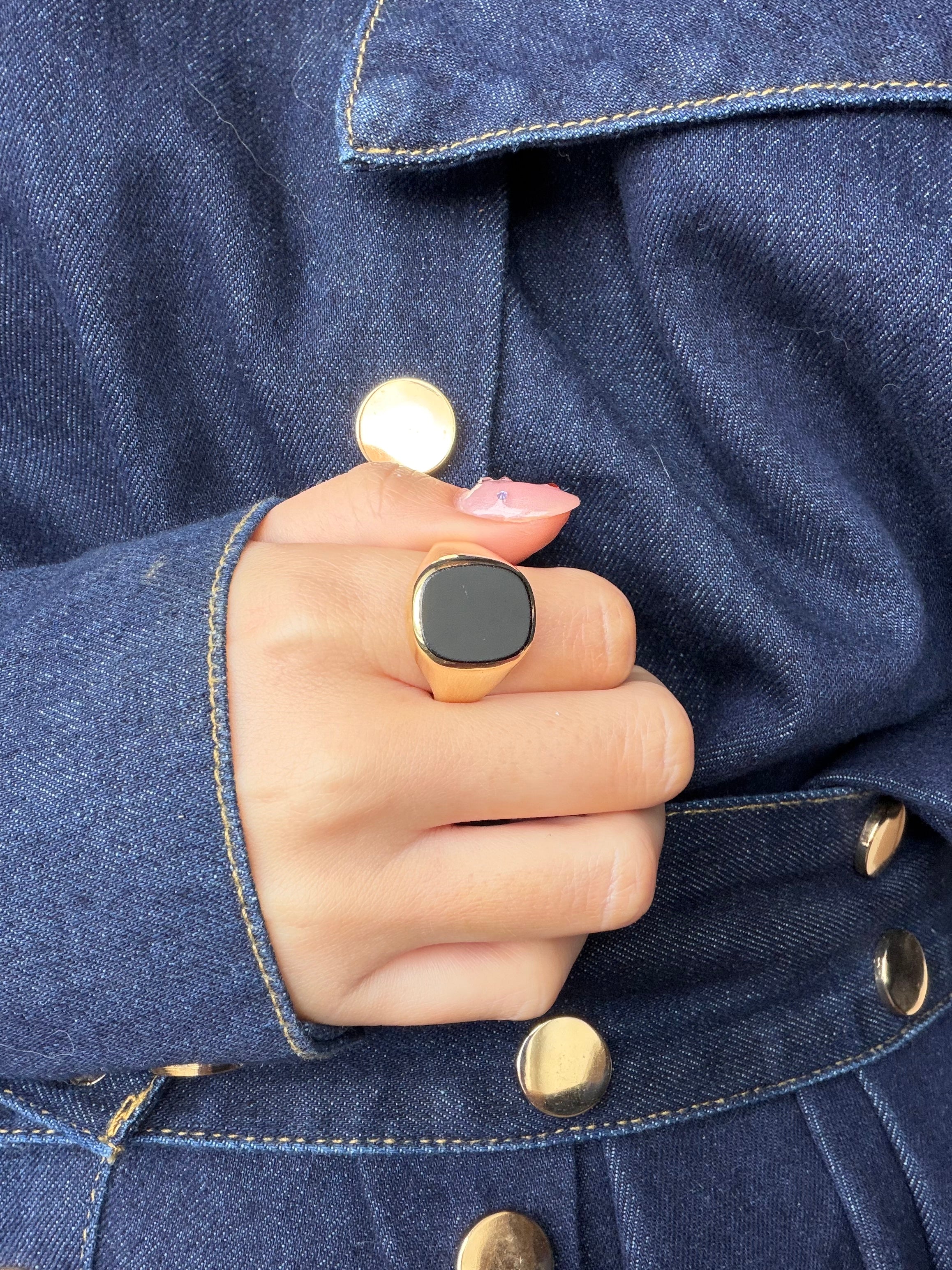 Men's 14 karat gold ring with onyx