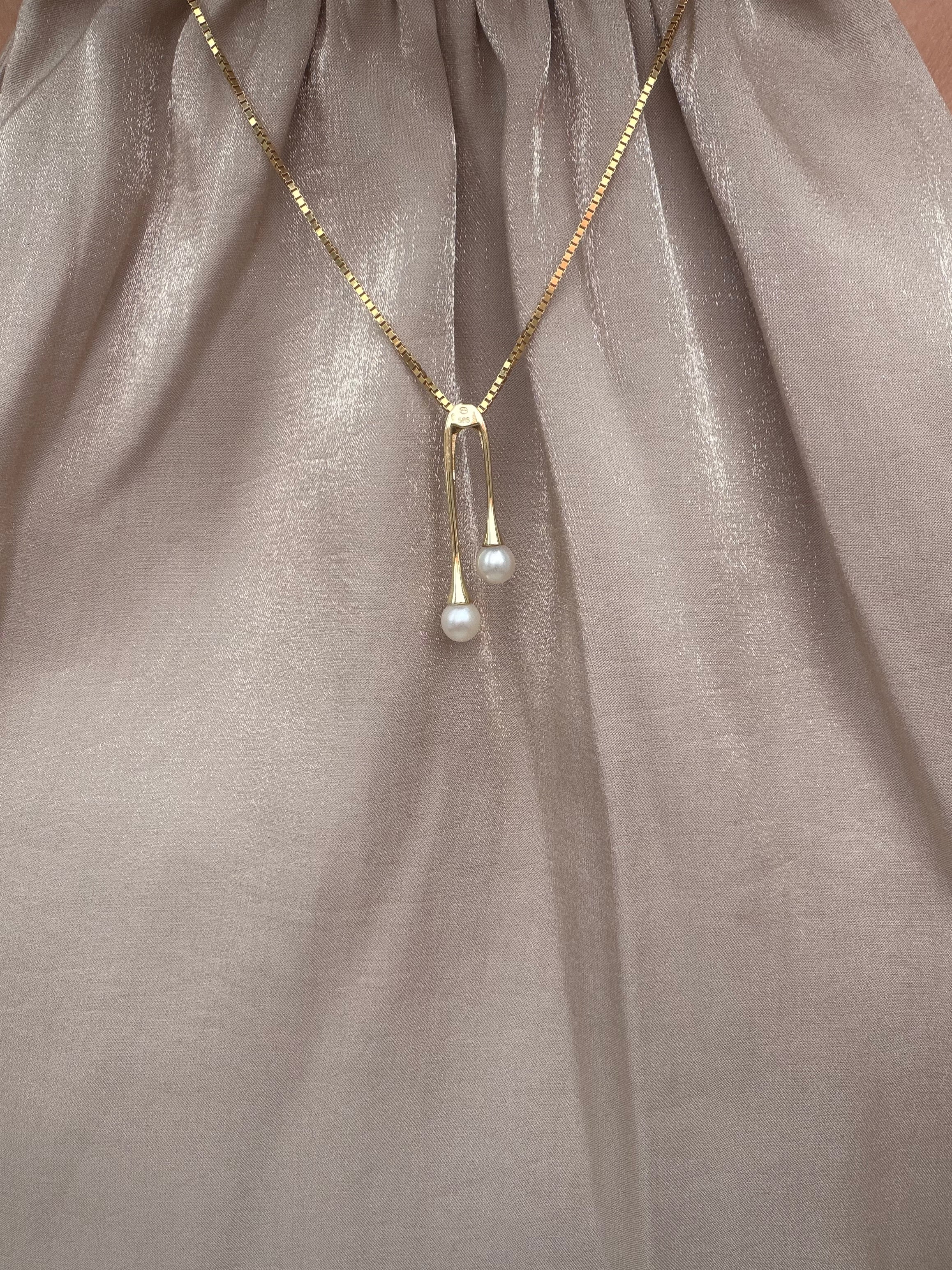 Gouden hanger met parels 14 karaat