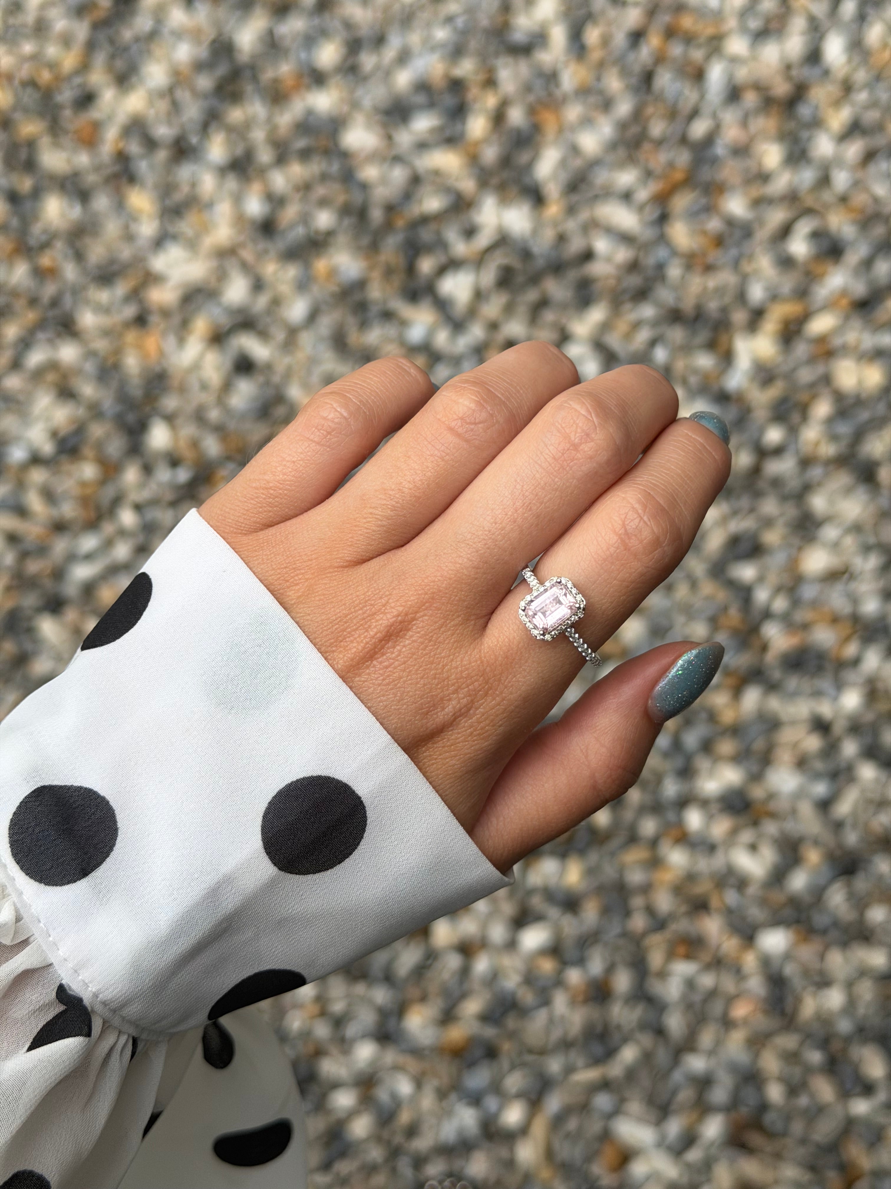 Witgouden ring met toermalijn en diamant 14 karaat
