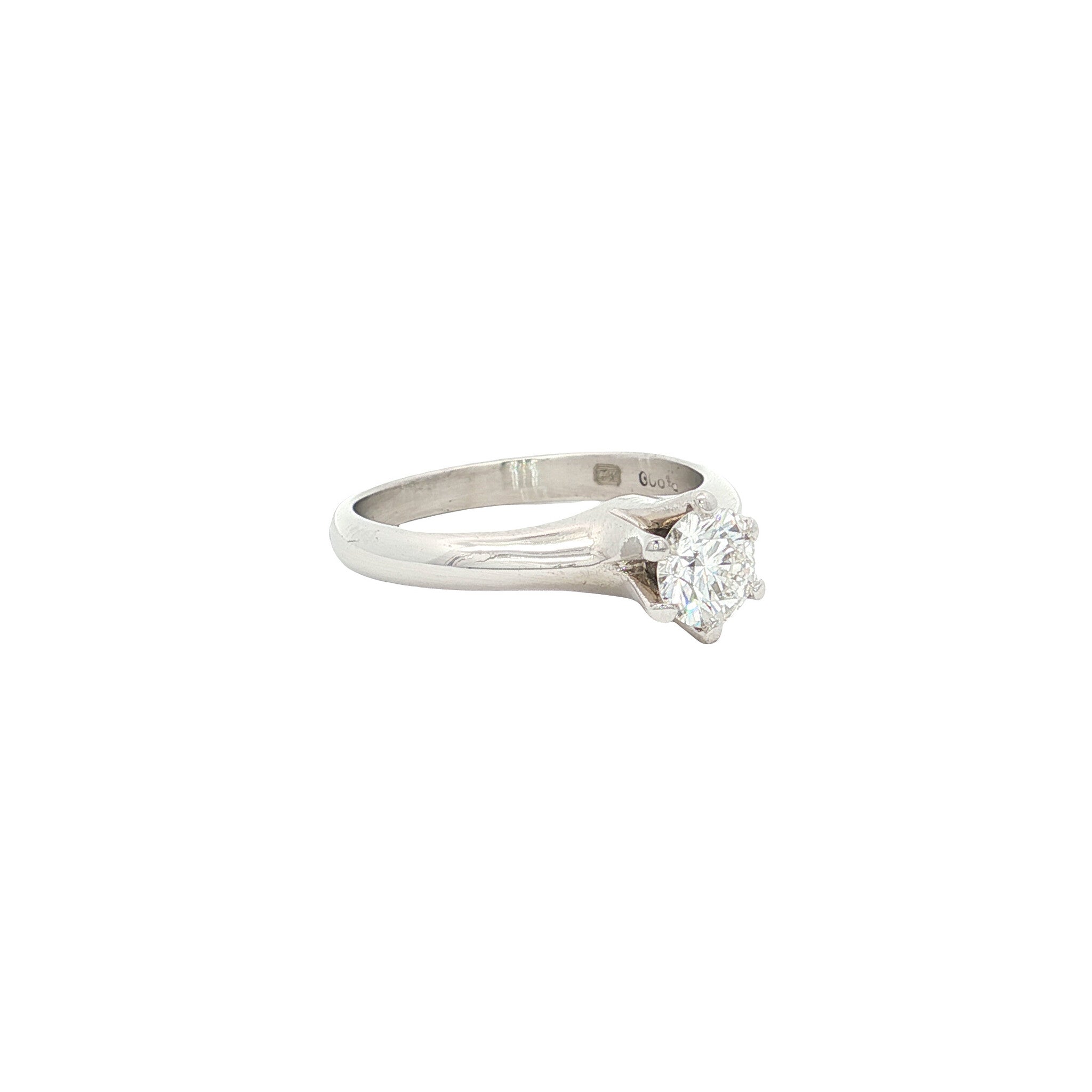 Platinum solitaire ring with diamond pt850