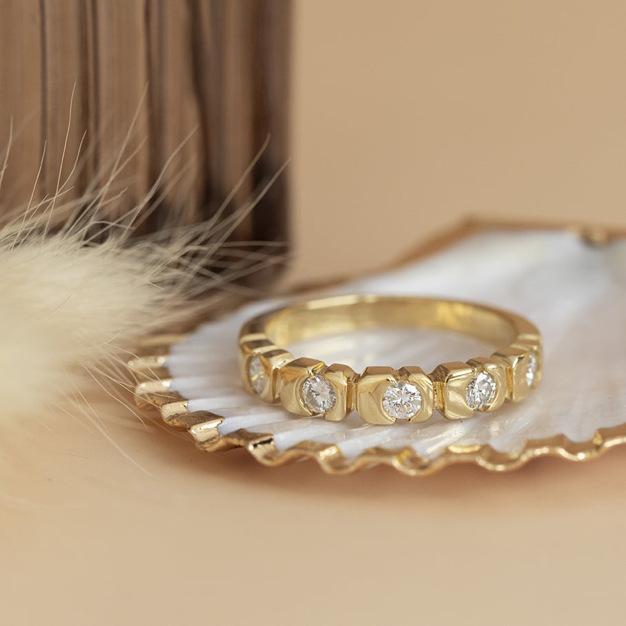 Gold ring with diamond 18 karat