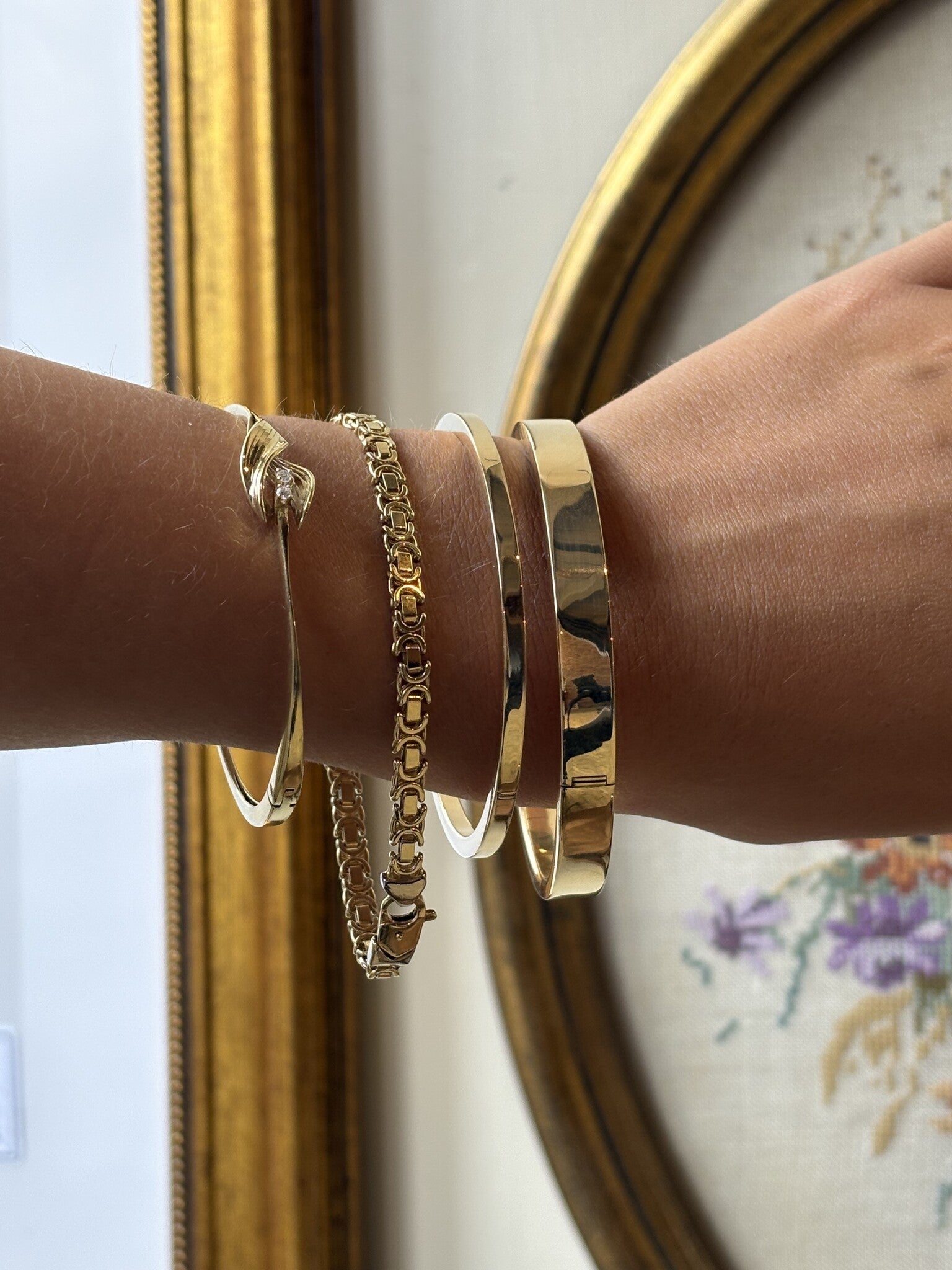 Gold bangle with diamond 14 karat