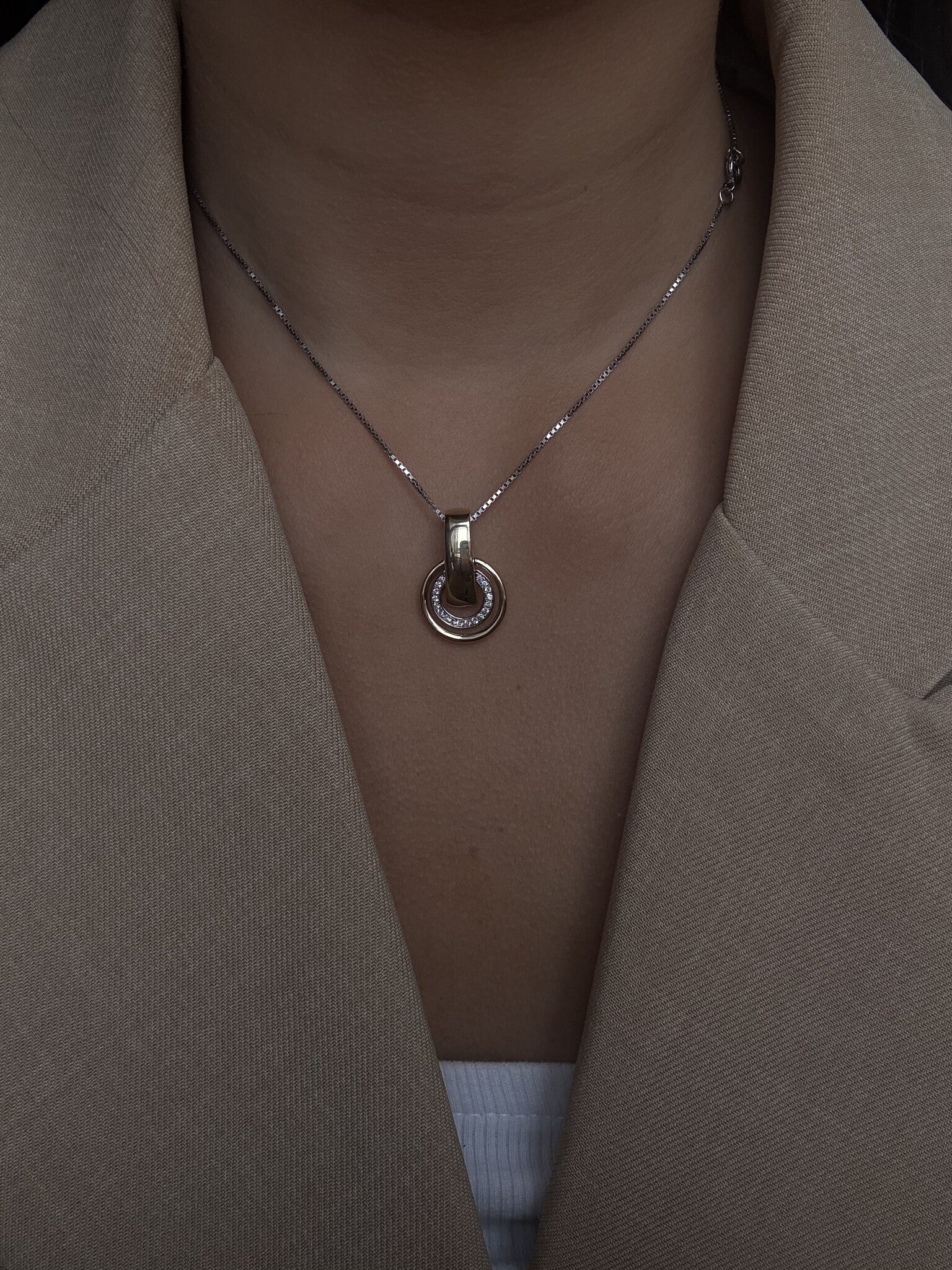 Gouden hanger met diamant 14 karaat