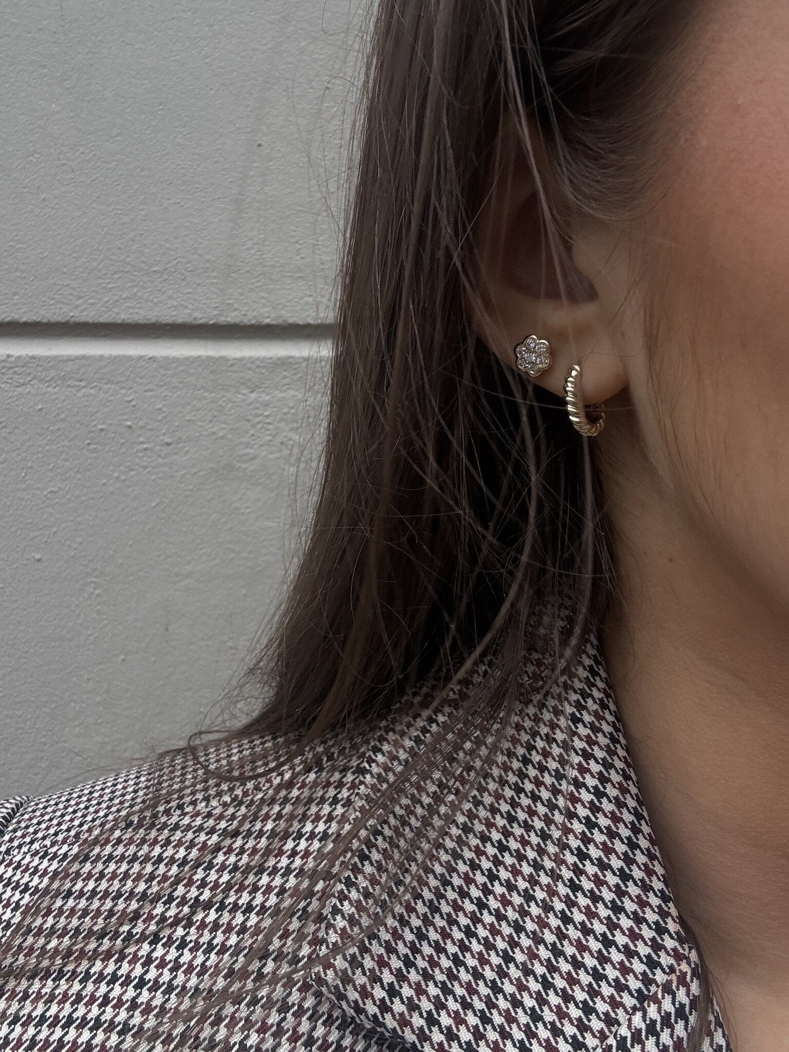 Gold ear studs with zirconia 14 karat