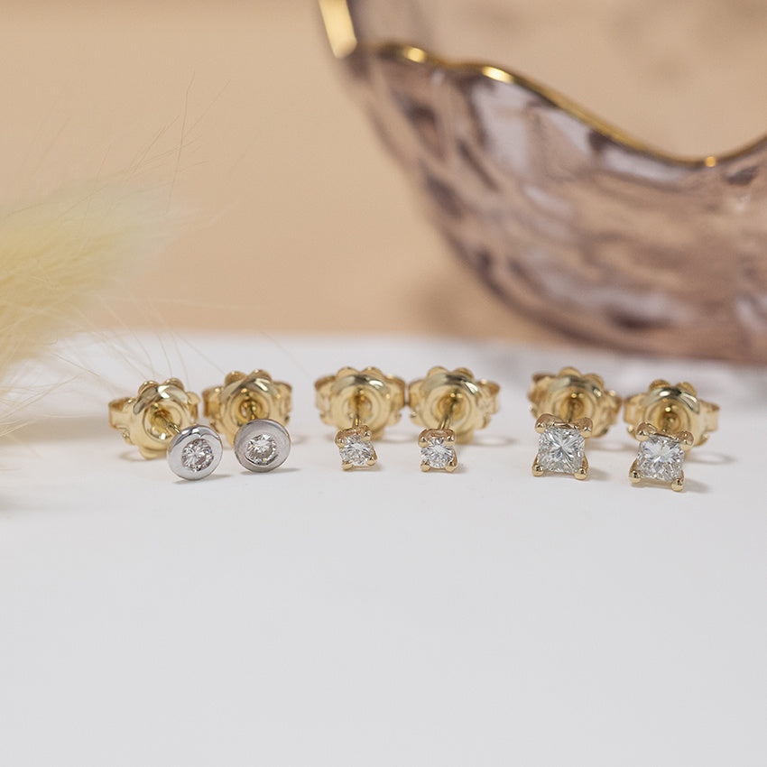 Gold solitaire stud earrings with diamond 14 karat*new