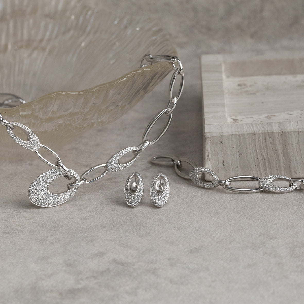 White gold stud earrings with diamond 14 kt* new