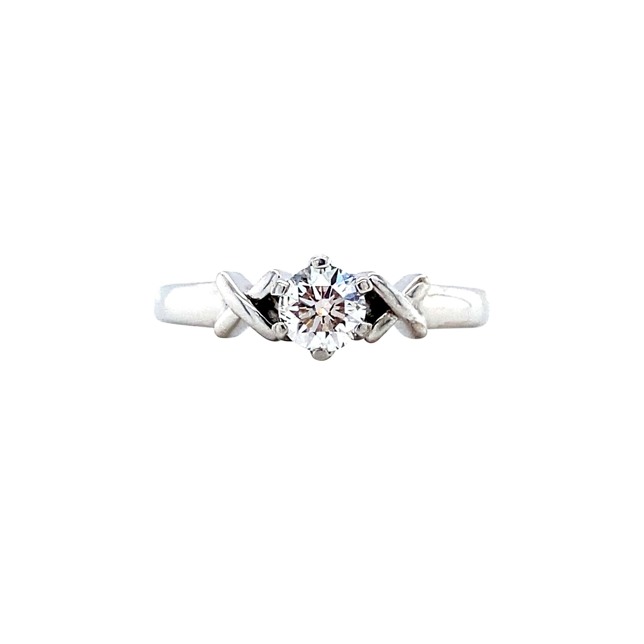 18 karat white gold ring with diamond