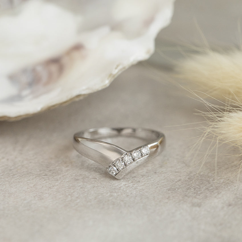 White gold ring with diamond 14 karat