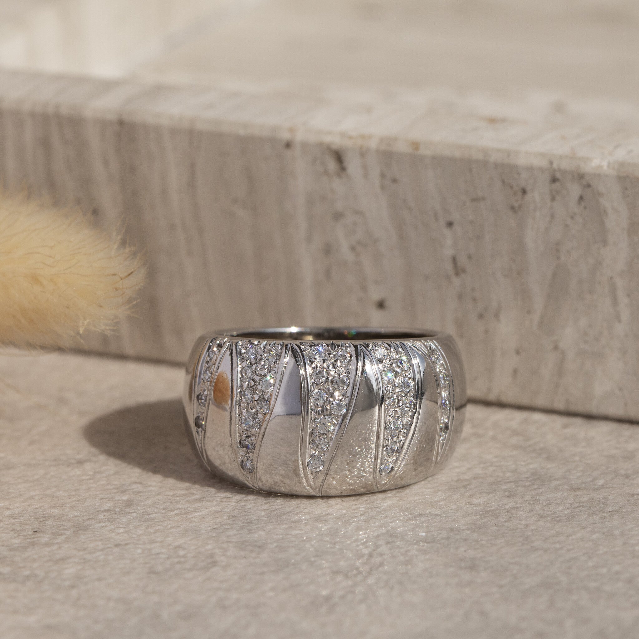 White gold ring with zirconia 18 karat