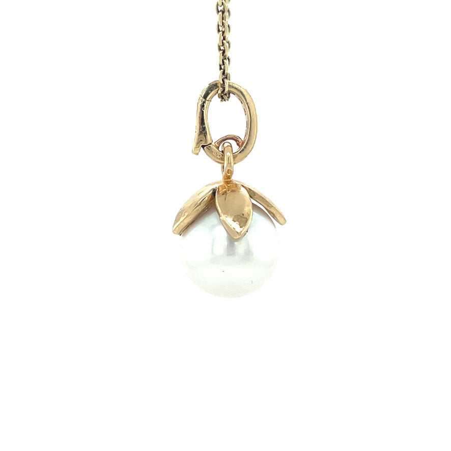 Gold pendant with pearl and diamond 14 karat
