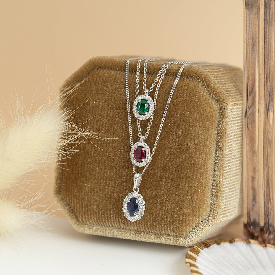 White gold entourage necklace with sapphire and diamond 14 kt