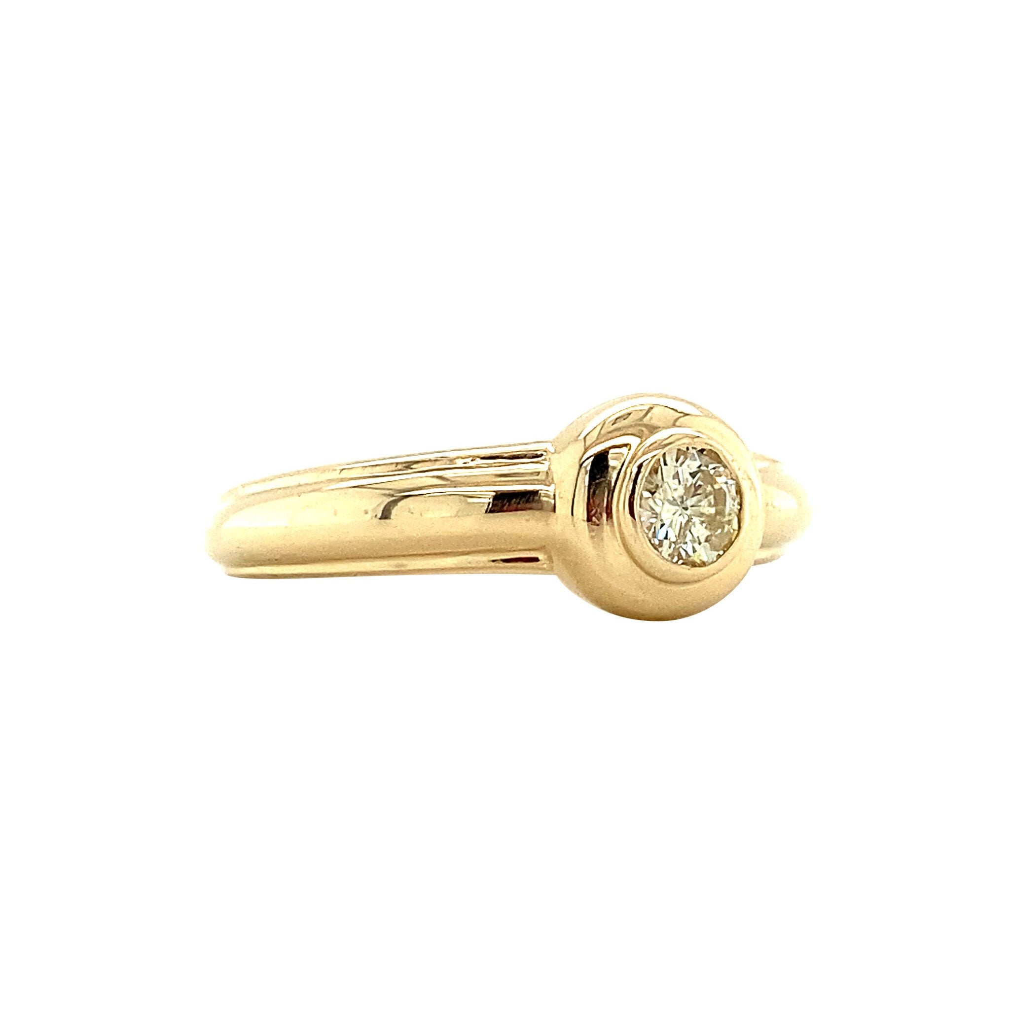 14 kt gold solitaire ring with diamond