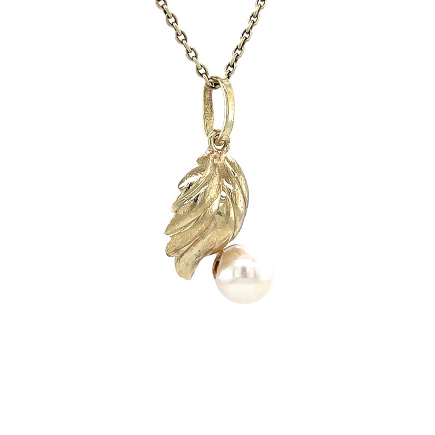 14 karat gold pendant with pearl