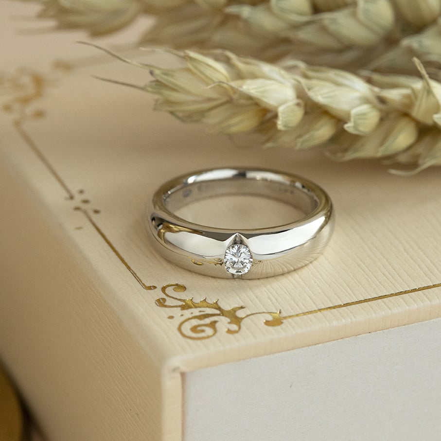 White gold ring with diamond 14 karat