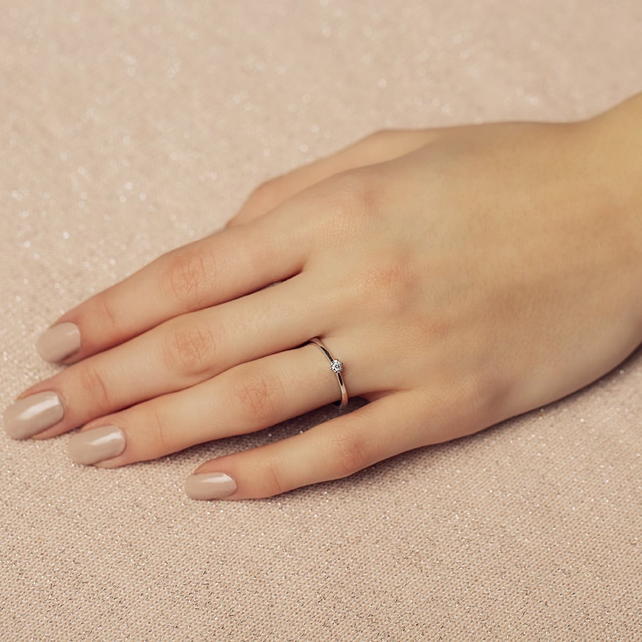 White gold solitaire ring with diamond 14 kt