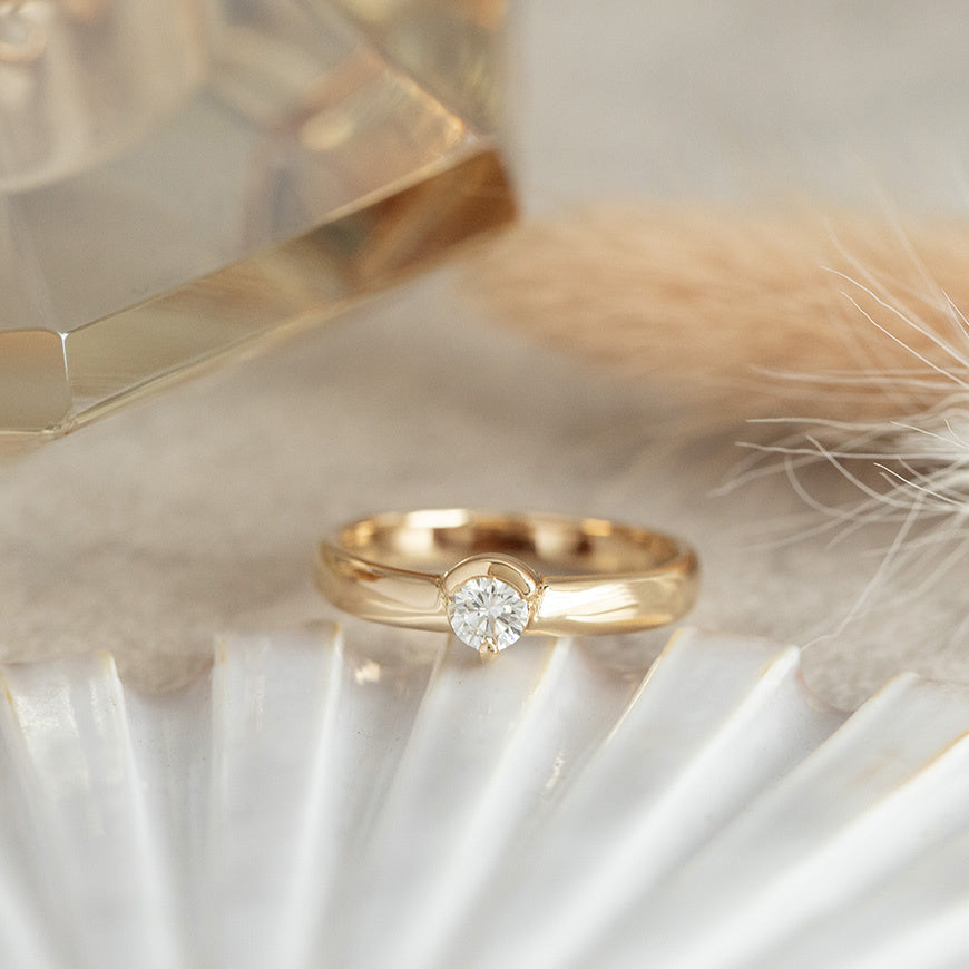 Gold ring with diamond 18 karat