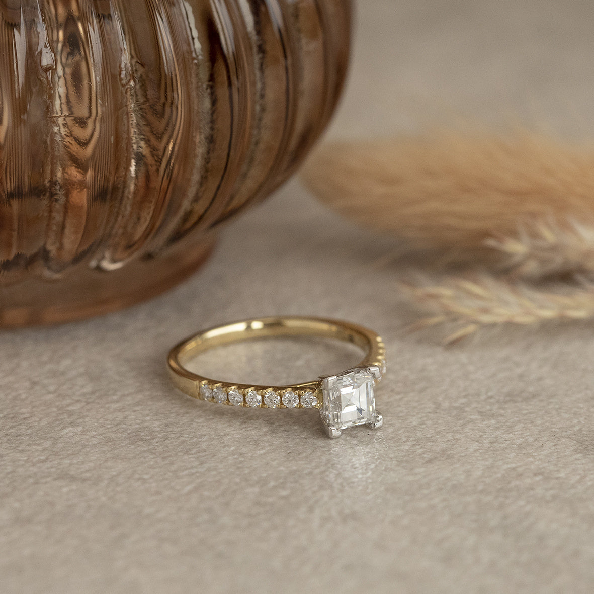 Gold ring with princess-cut diamond 18 karat* new