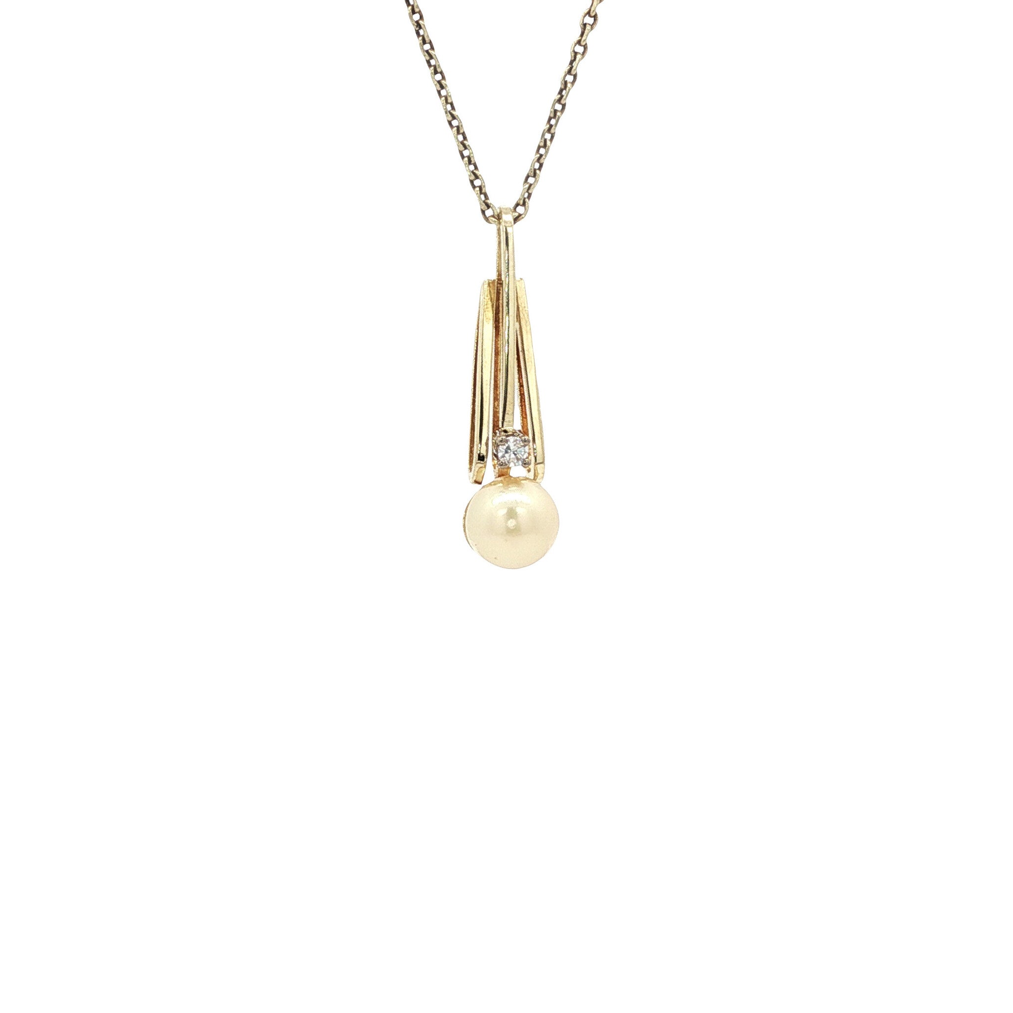 Gold pendant with pearl and diamond 14 karat