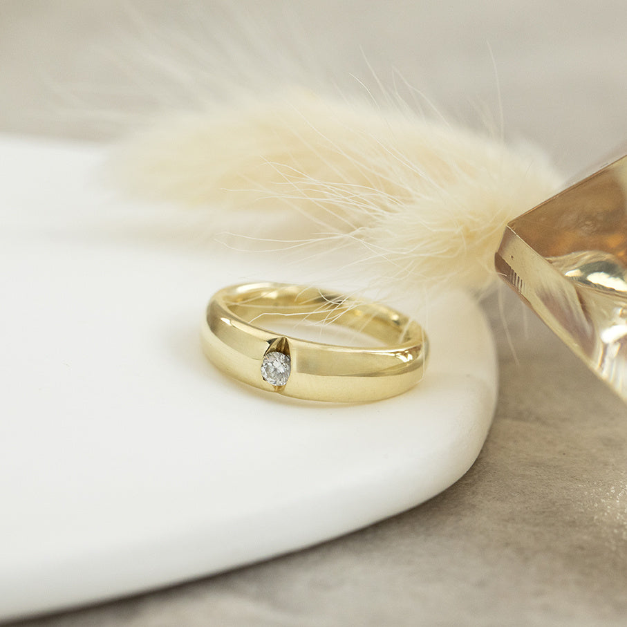 Gold ring with diamond 14 karat