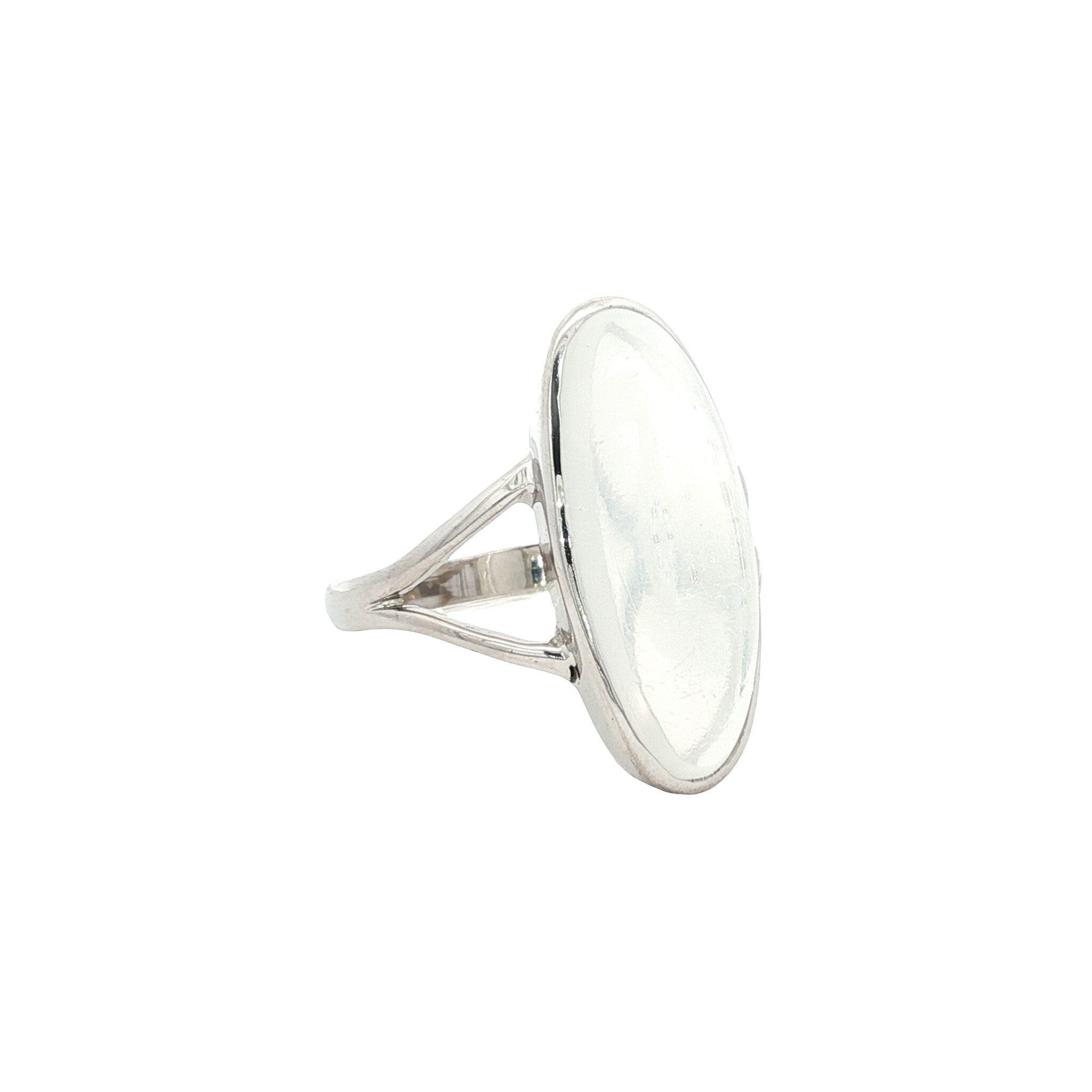 Ring with moonstone 12 karat
