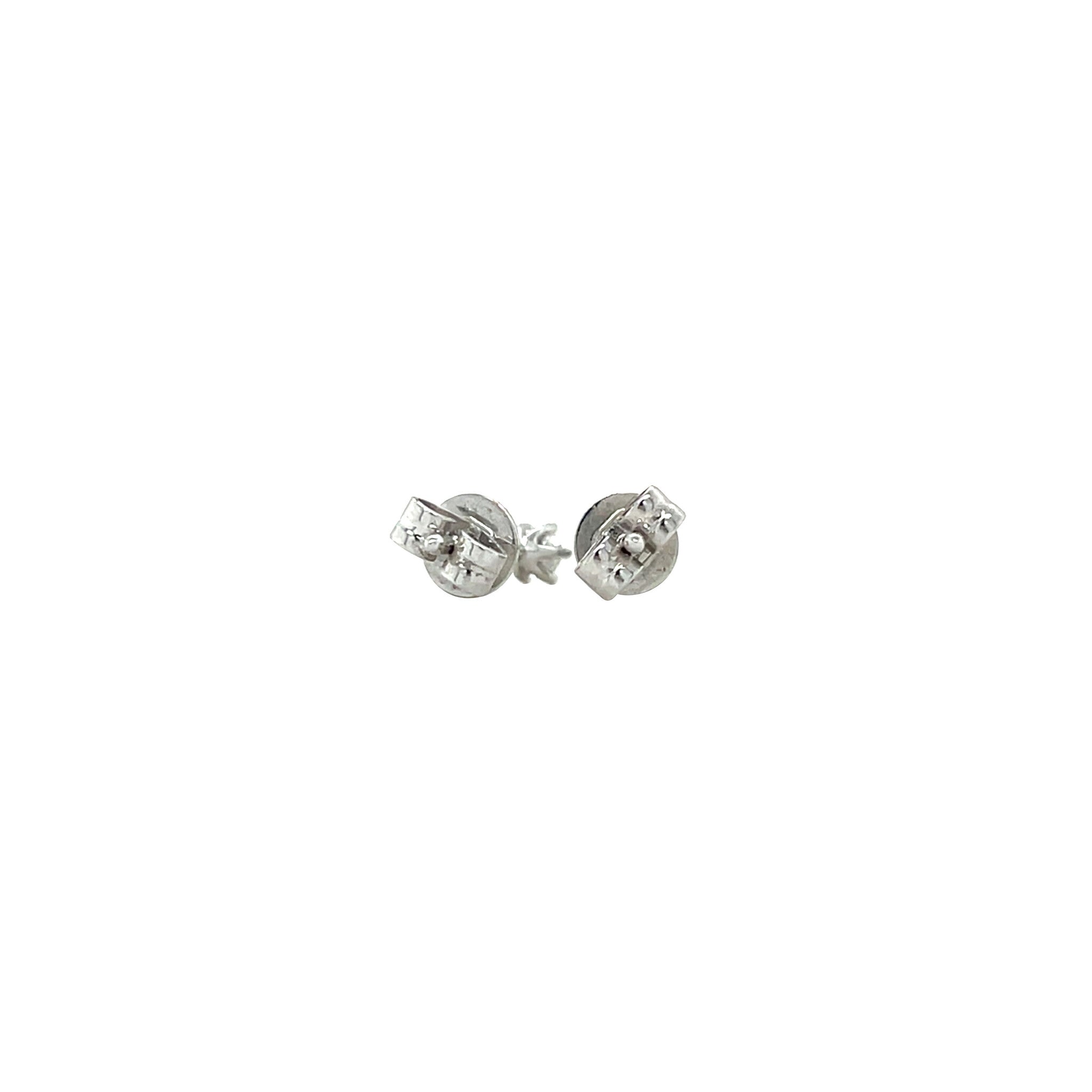White gold solitaire ear stud with diamond 14 kt
