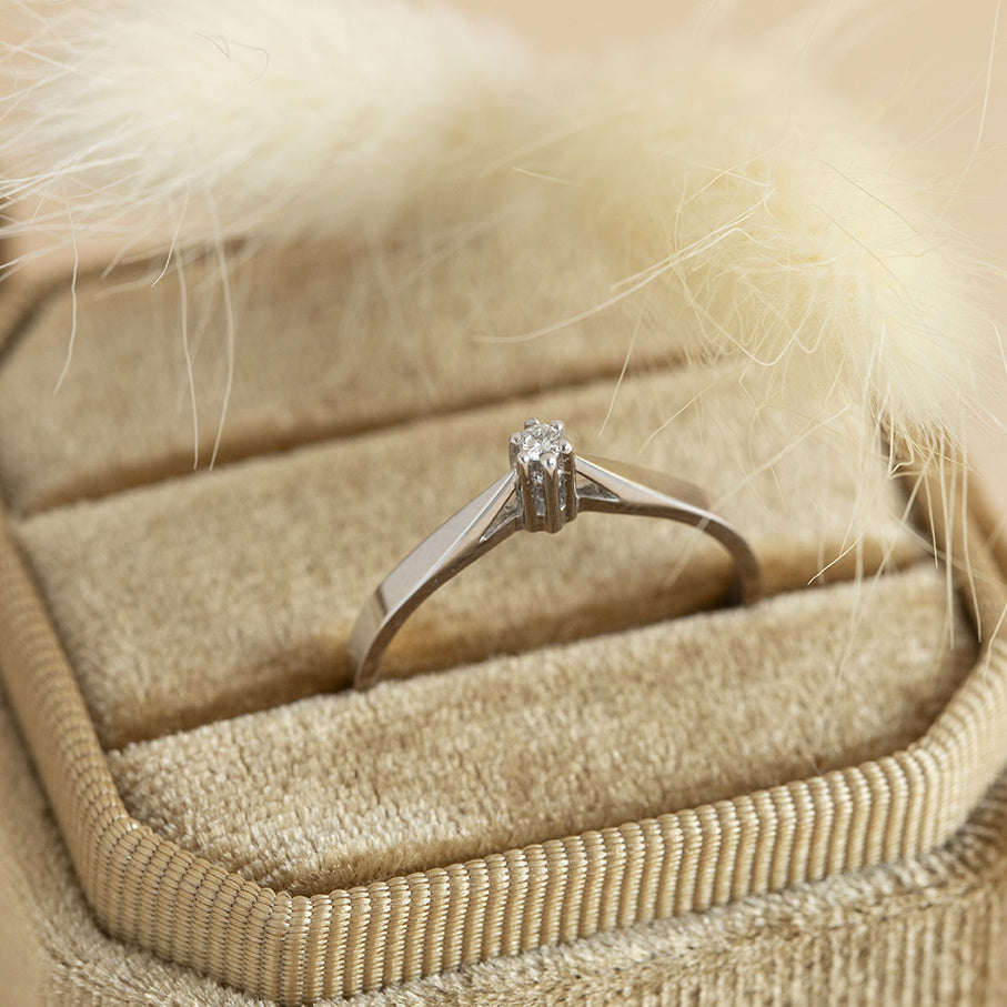 White gold solitaire ring with diamond 14 karat *new