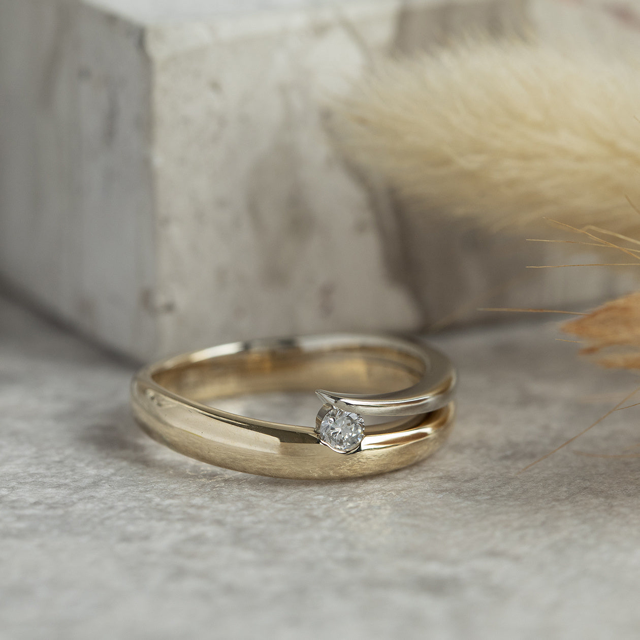 Gold ring with diamond 14 kt