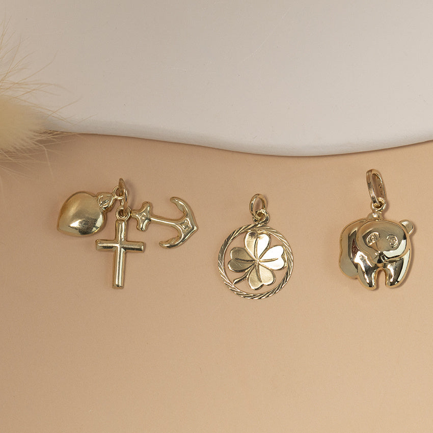 Gold clover pendant 4 14 karat
