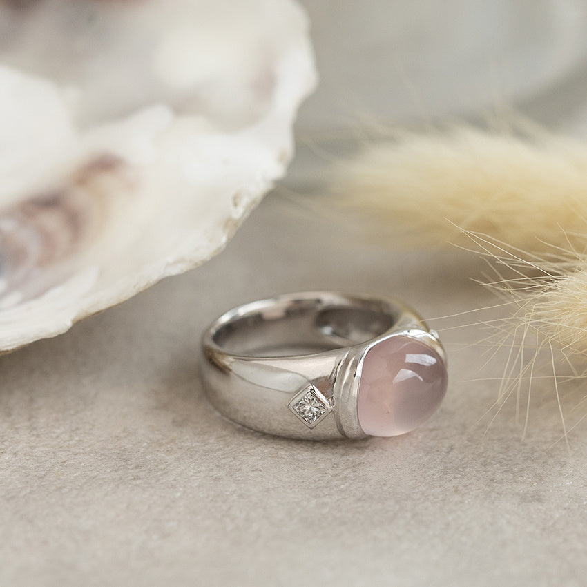 White gold ring with rose quartz and diamond 18 karat