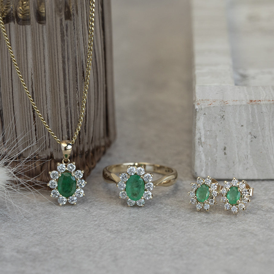 Gold entourage stud earrings with diamond and emerald 14 karat* New