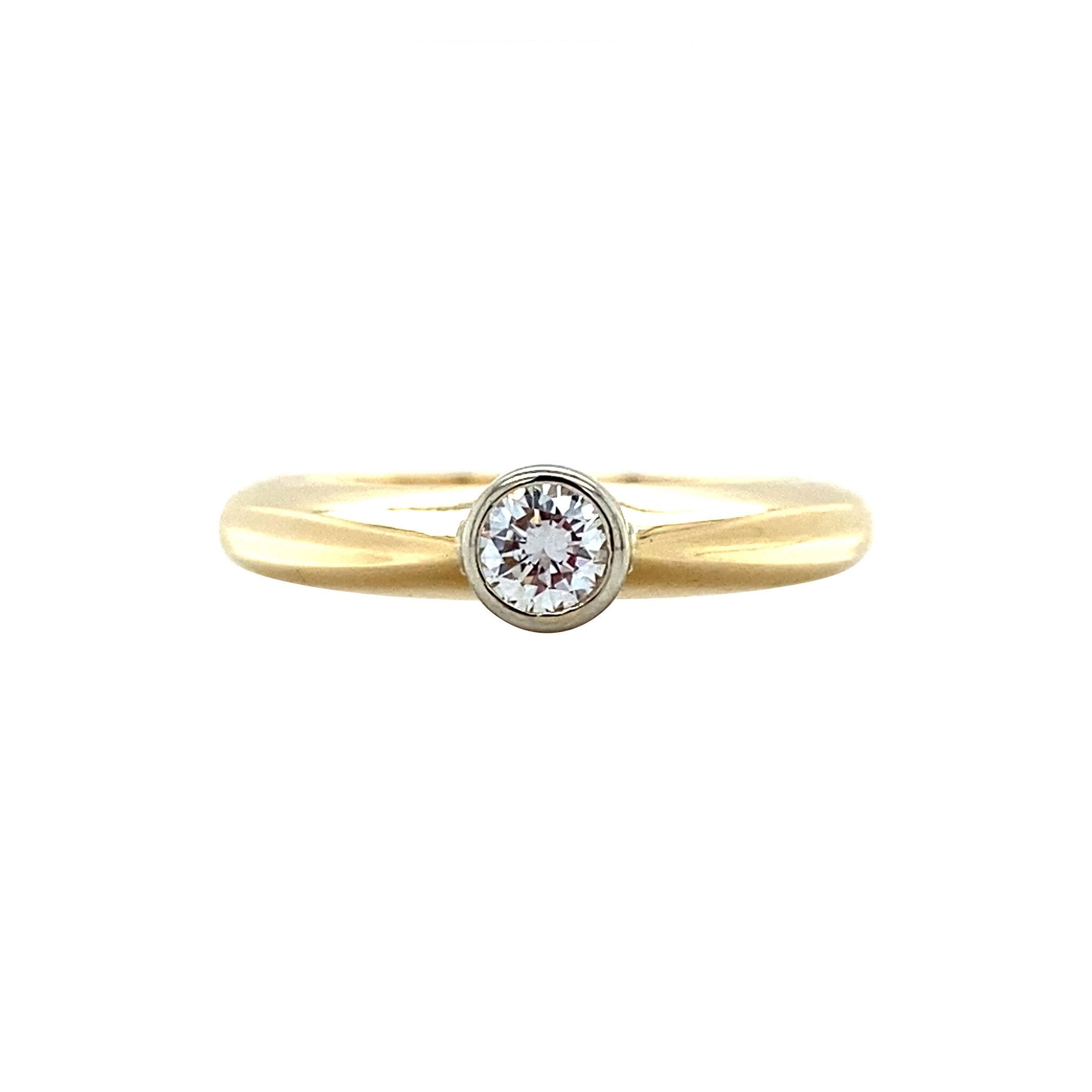 Gold solitaire ring with diamond from Diamonde 14 kt