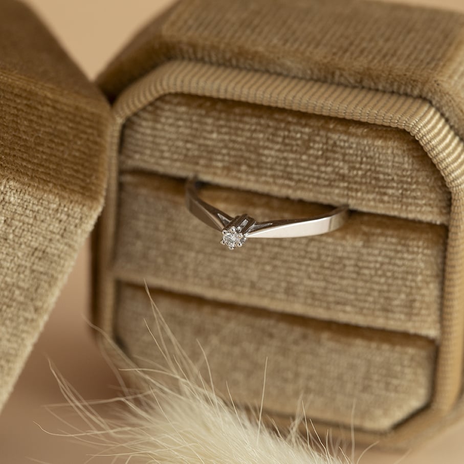 White gold solitaire ring with diamond 14 karat *new