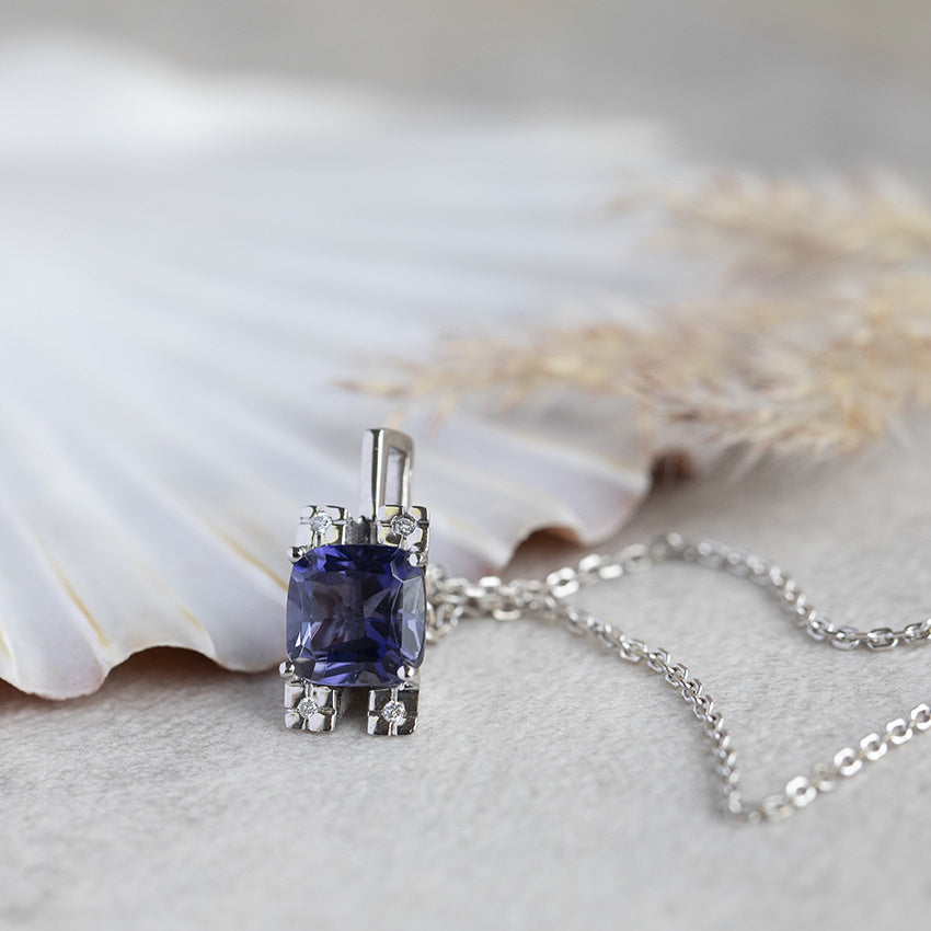 White gold pendant with diamond and blue glass 18 kt