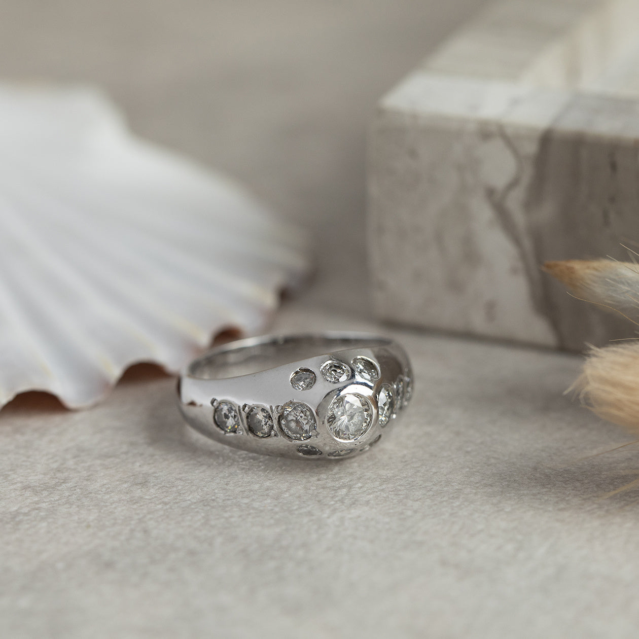 White gold ring with diamond 18 kt