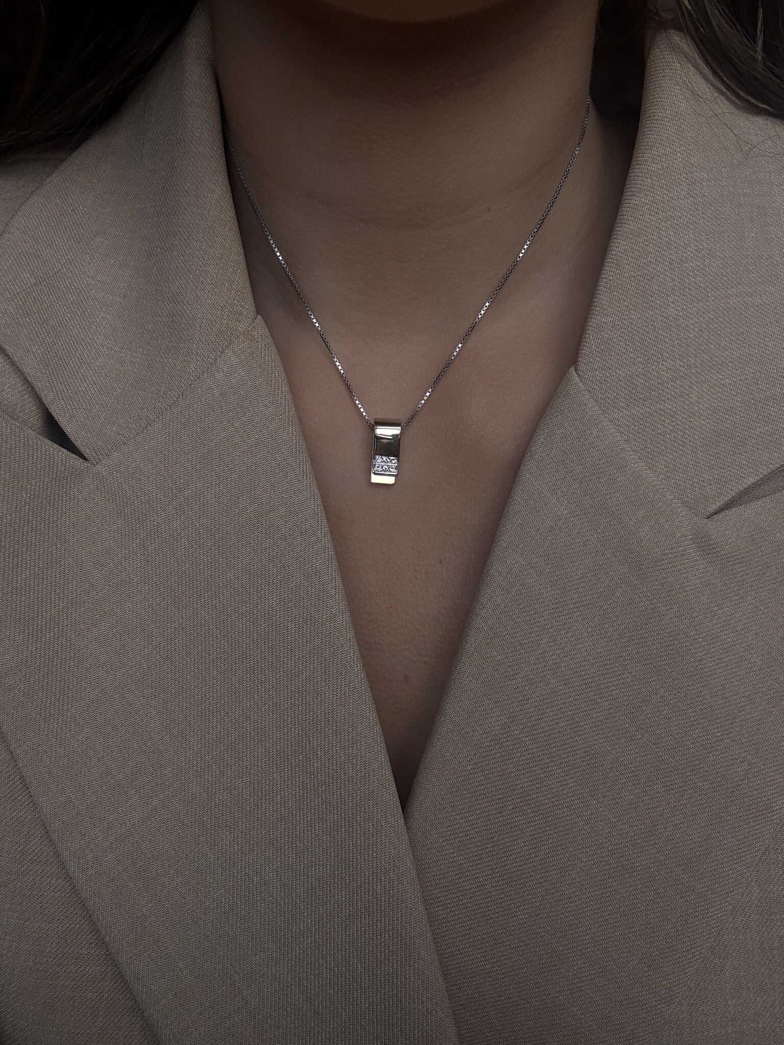 Gold pendant with diamond from Le chic 18 karat