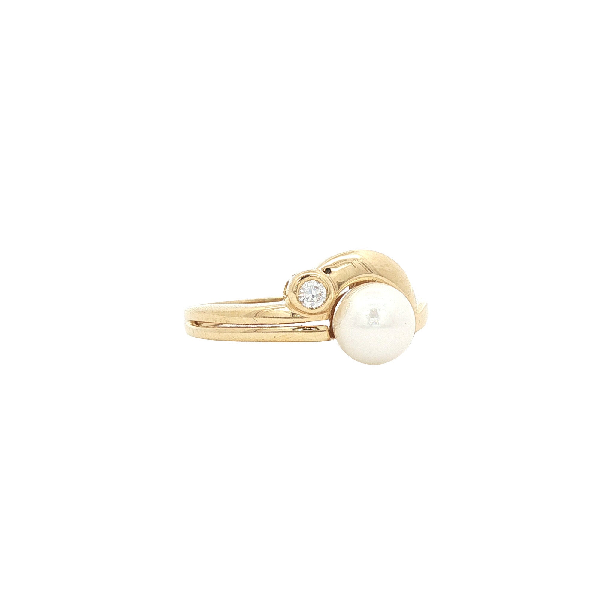 Gold ring with zirconia and pearl 18 karat