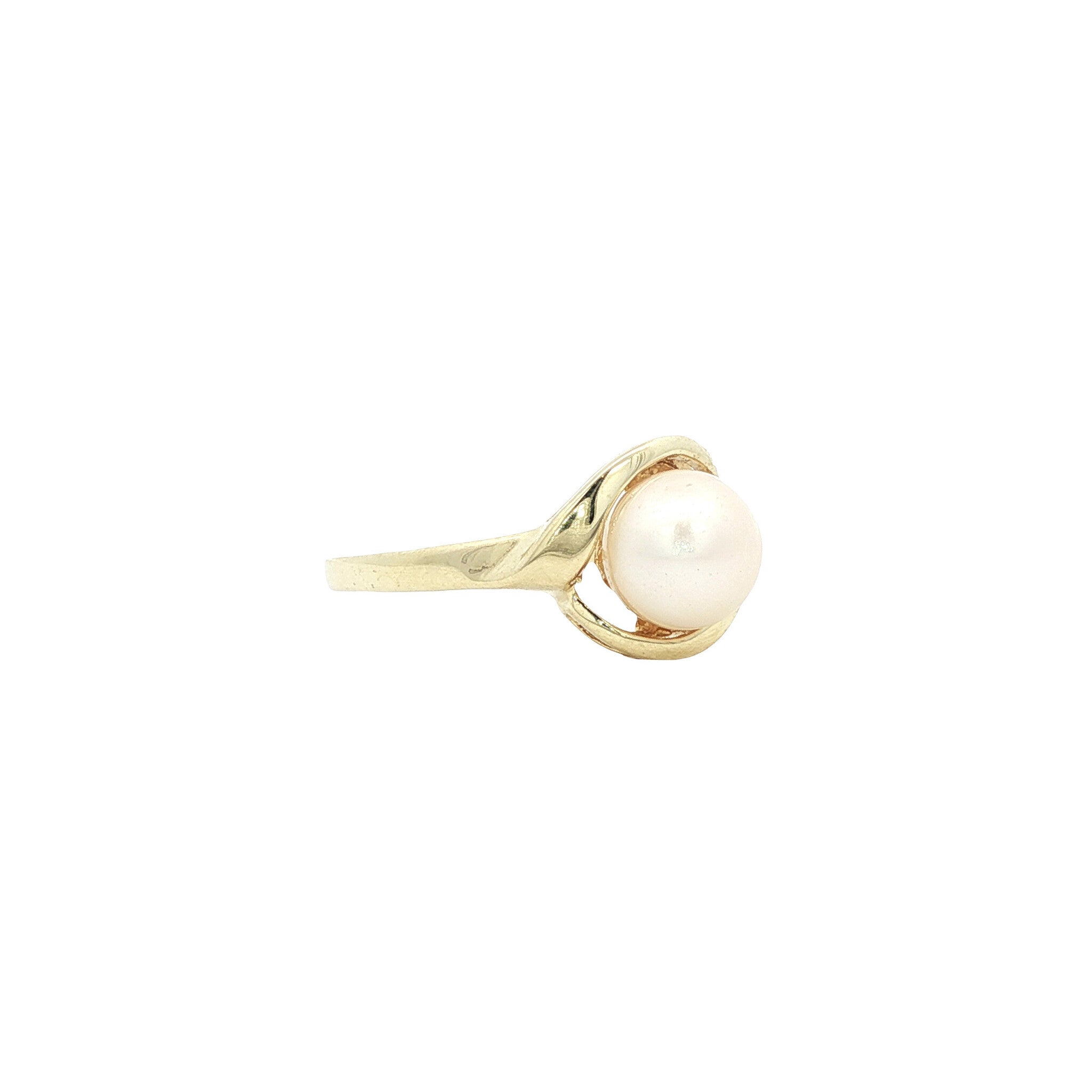 14 karat gold ring with pearl