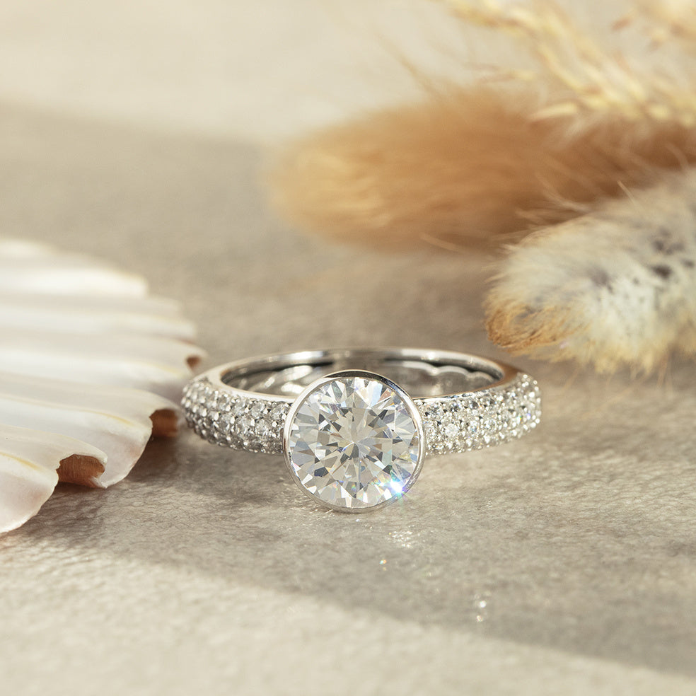 White gold ring with zirconia from Blush 14 kt