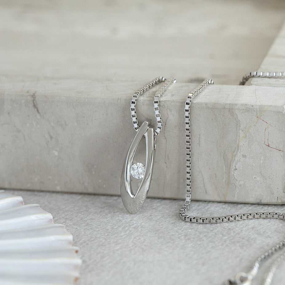 White gold necklace with zirconia pendant 42 cm 14 karat