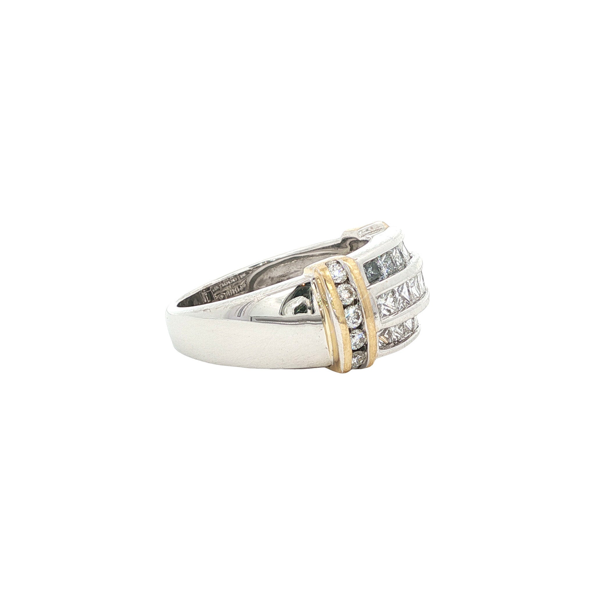18 karat white gold ring with diamond