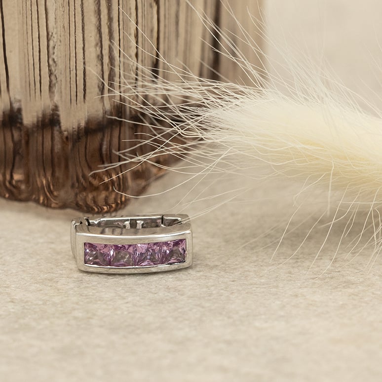 White gold clip pendant with pink sapphire 18 karat