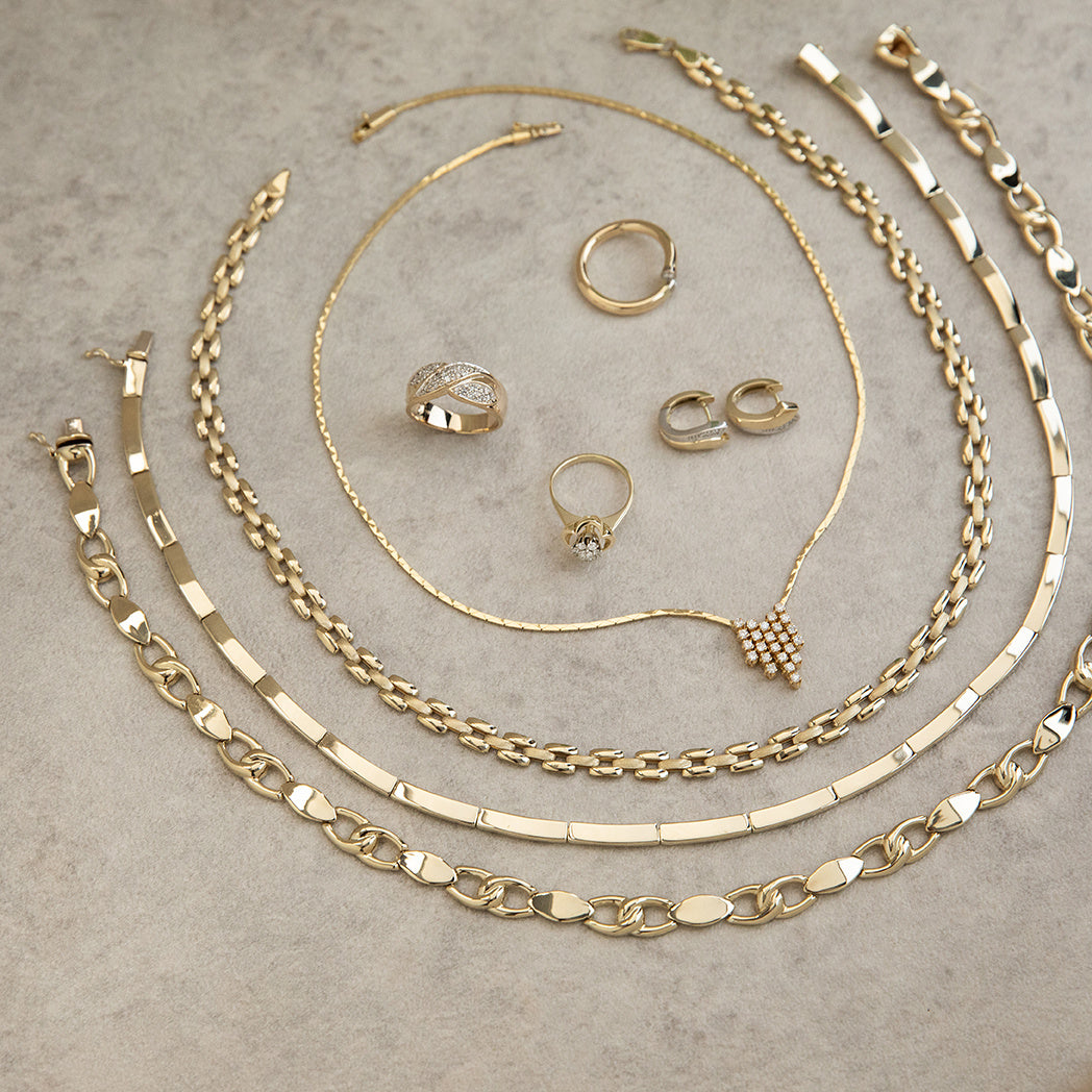 Gold entourage ring with diamond 14 karat