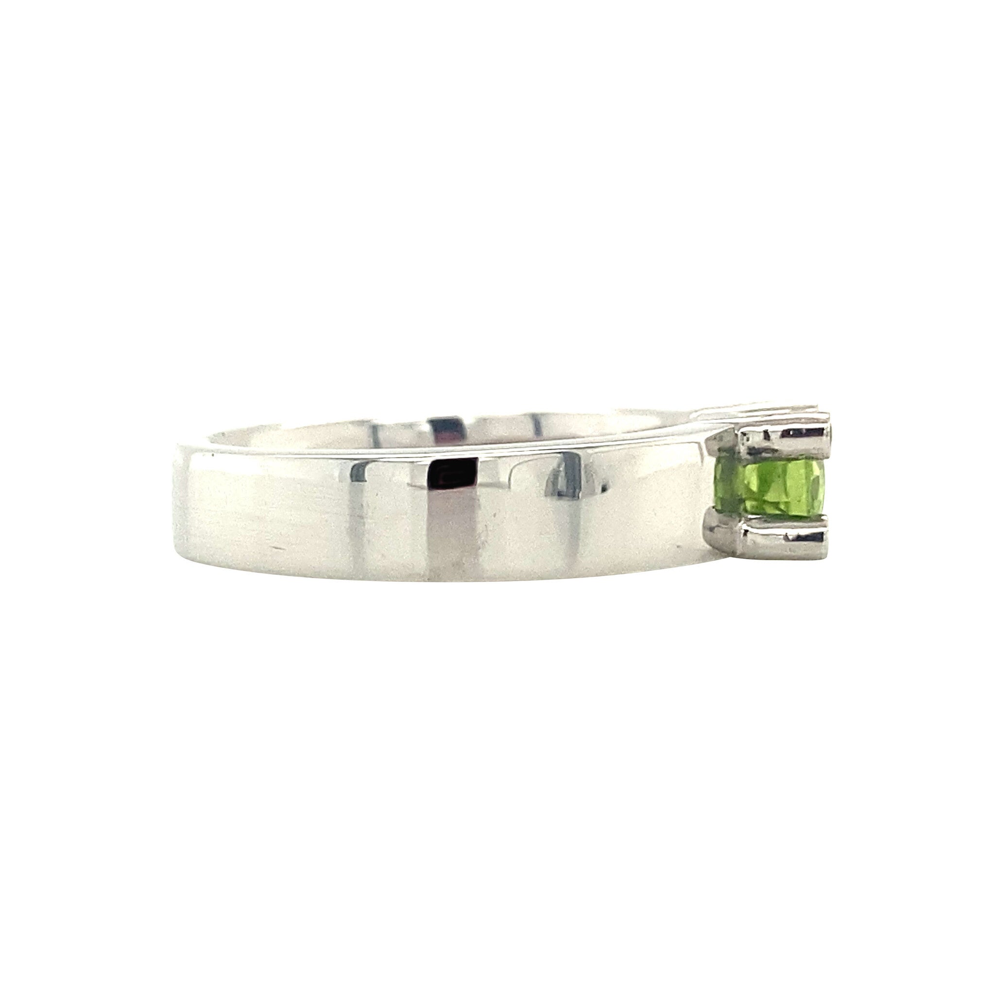White gold ring with peridot and diamond 14 karat
